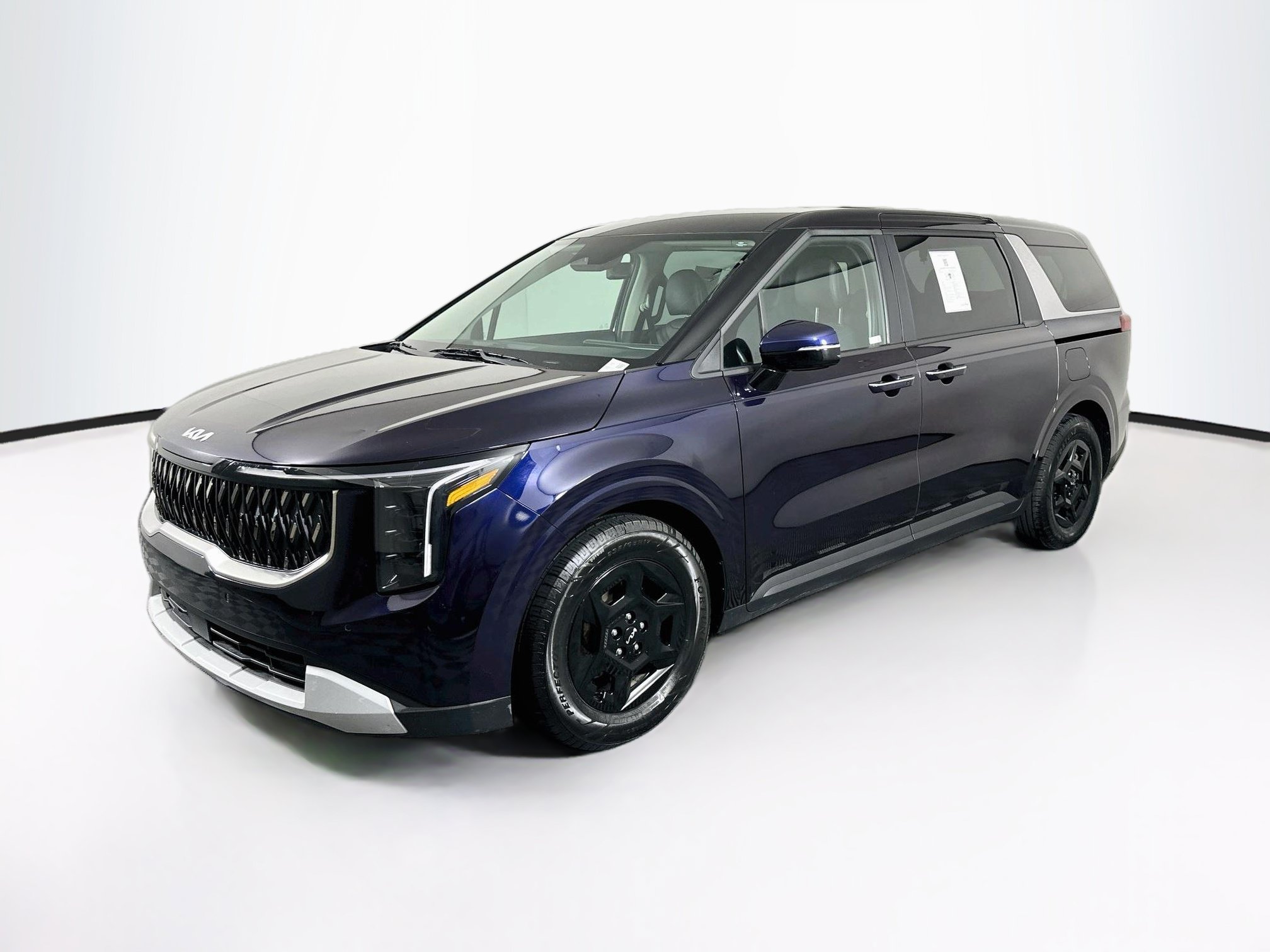 Used 2026 Kia Carnival FWD image 3
