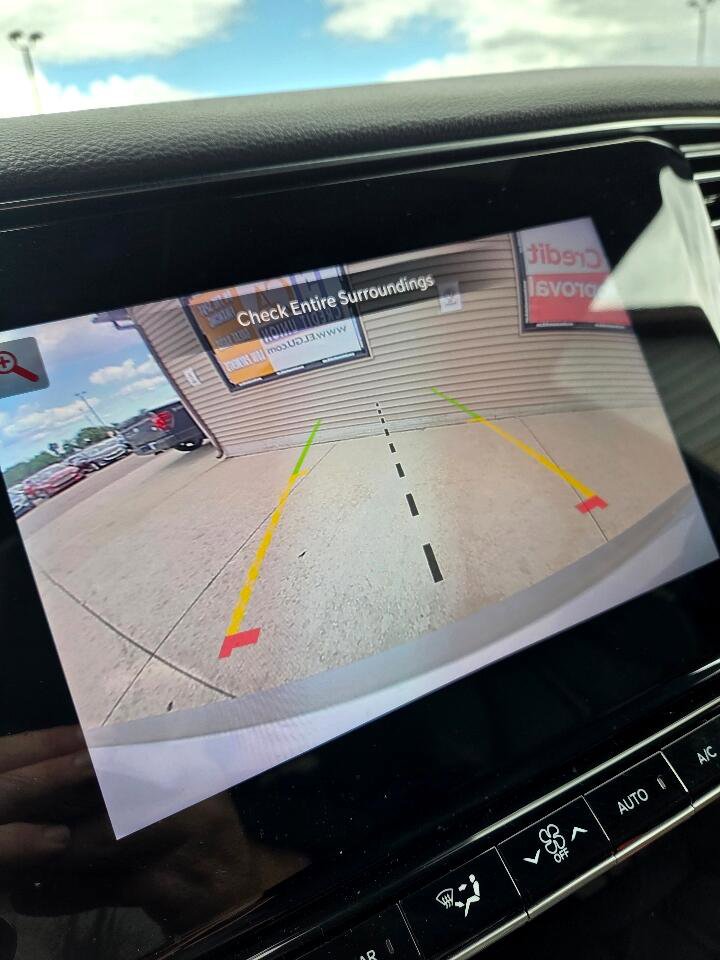 Used 2024 Jeep Wagoneer Series II w/ Flexible Seating Group image 23