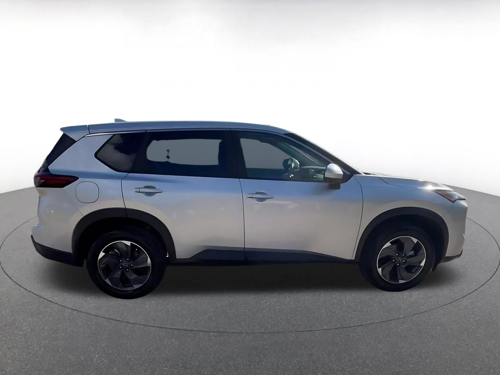 Used 2025 Nissan Rogue SV FWD image 16