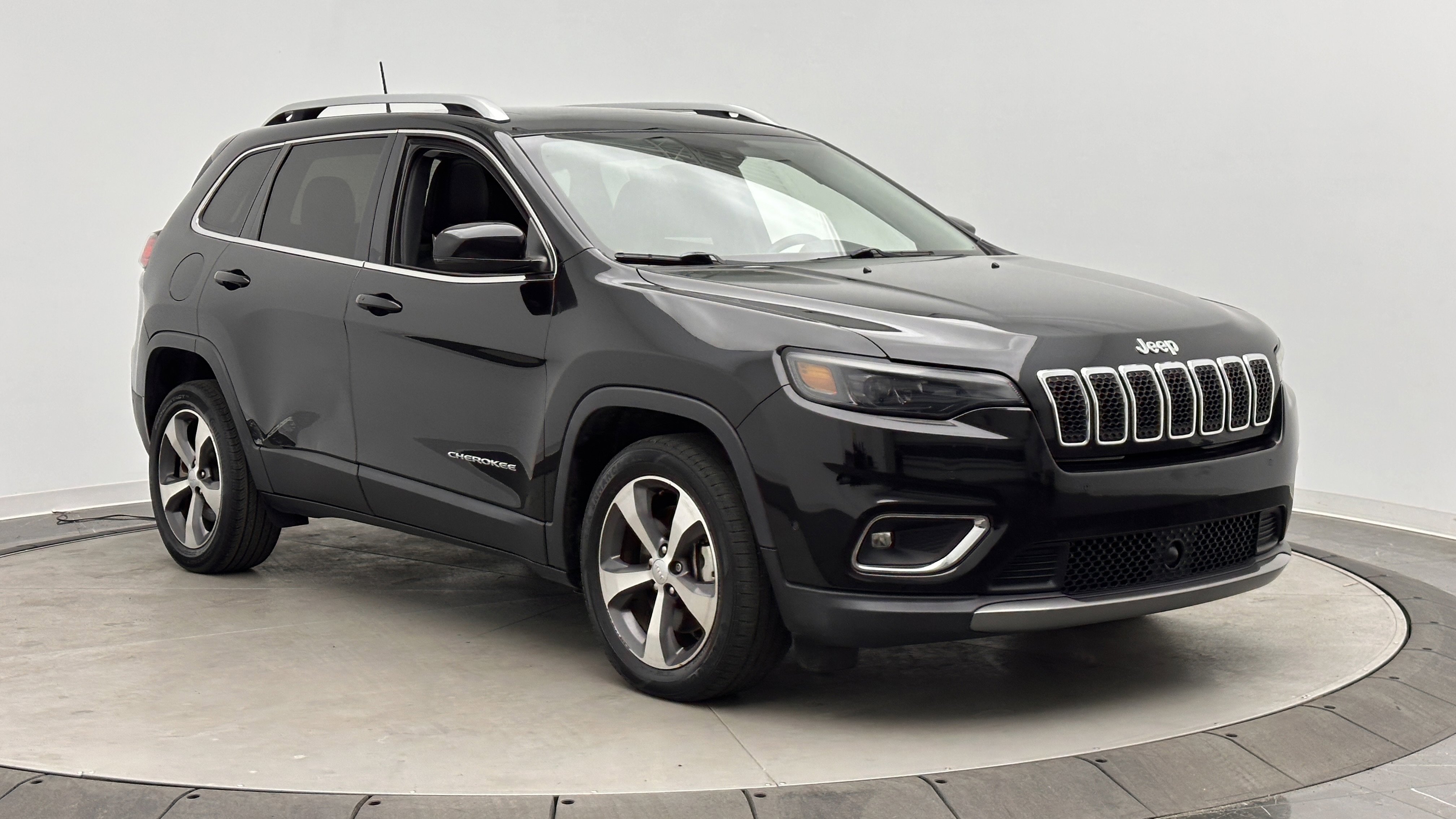 Used 2021 Jeep Cherokee Limited FWD image 3