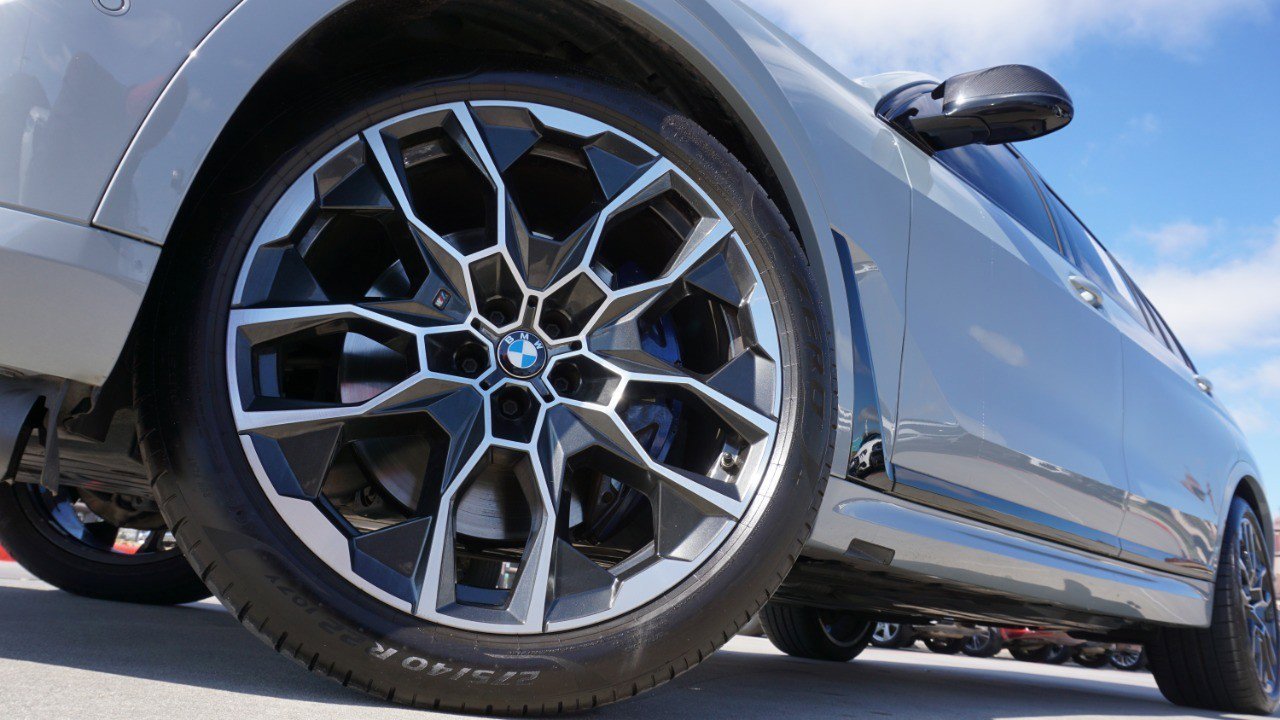 Used 2023 BMW X7 M60i w/ Executive Package image 11