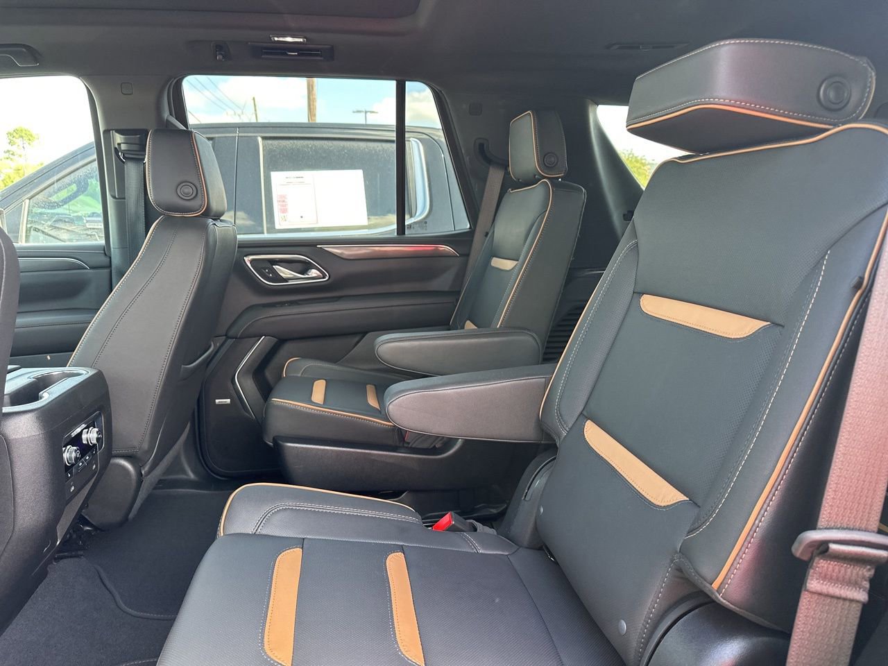 Used 2024 GMC Yukon AT4 AWD/4WD image 12