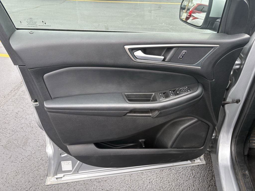 Used 2024 Ford Edge SEL image 3