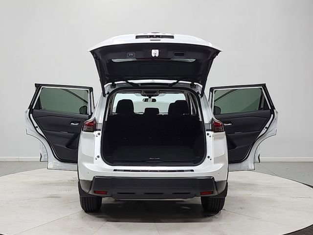 Used 2025 Nissan Rogue SV FWD image 14
