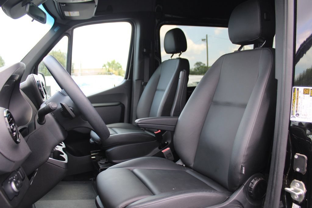 Used 2023 Mercedes-Benz Sprinter 3500 image 6
