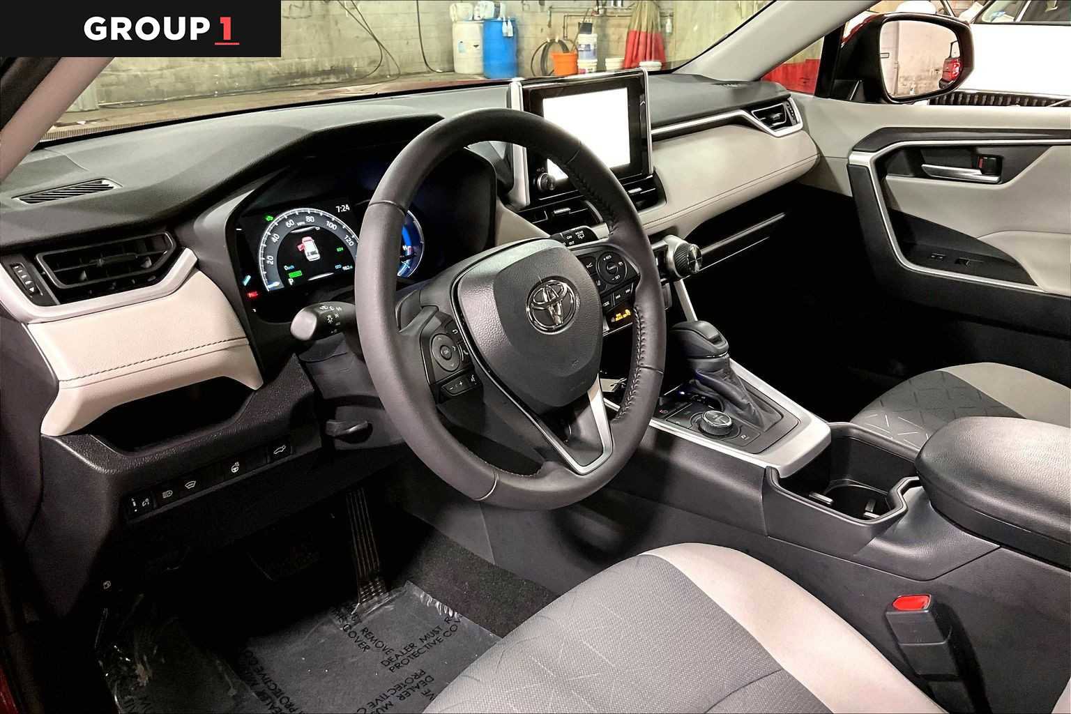 Used 2025 Toyota RAV4 XLE image 17