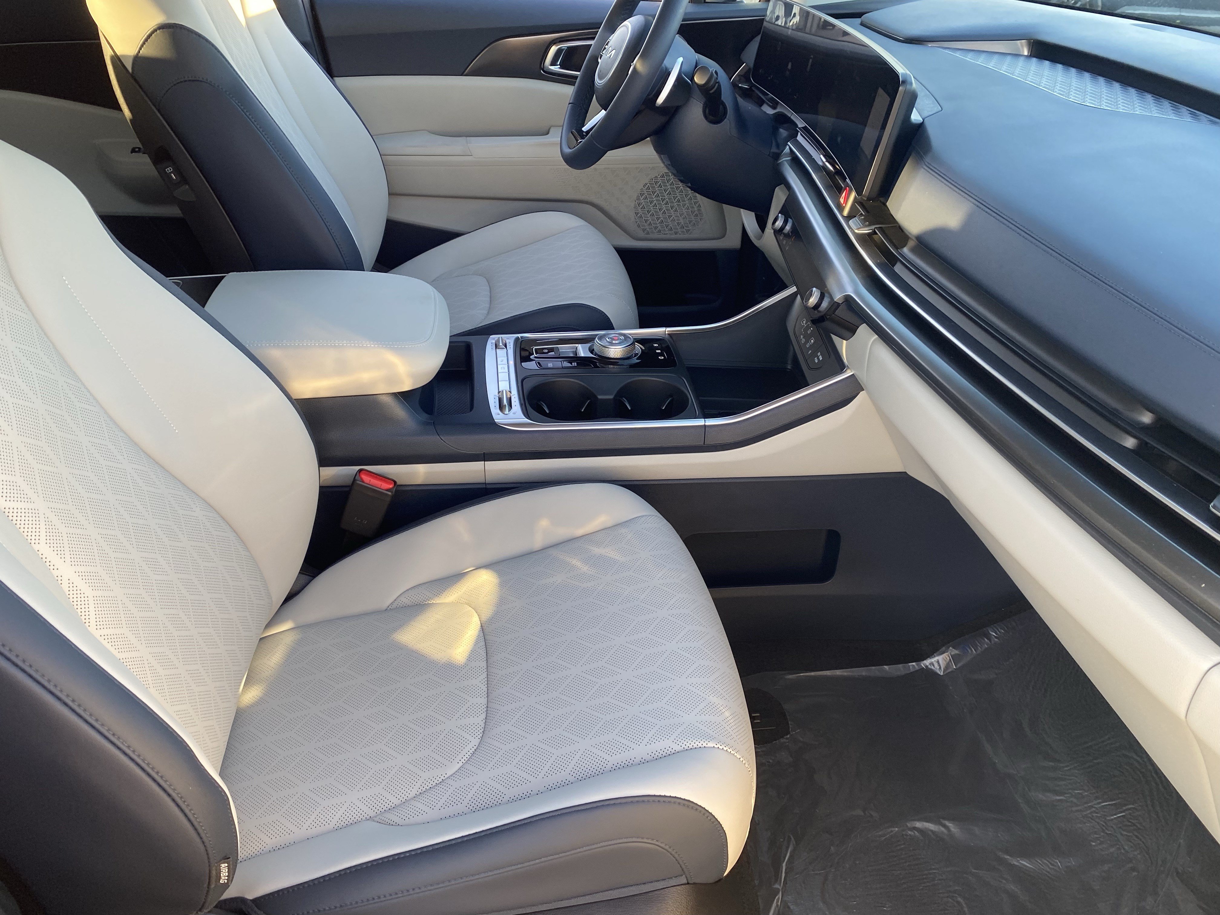 New 2026 Kia Carnival SX w/ SX Dark Edition Package FWD image 9