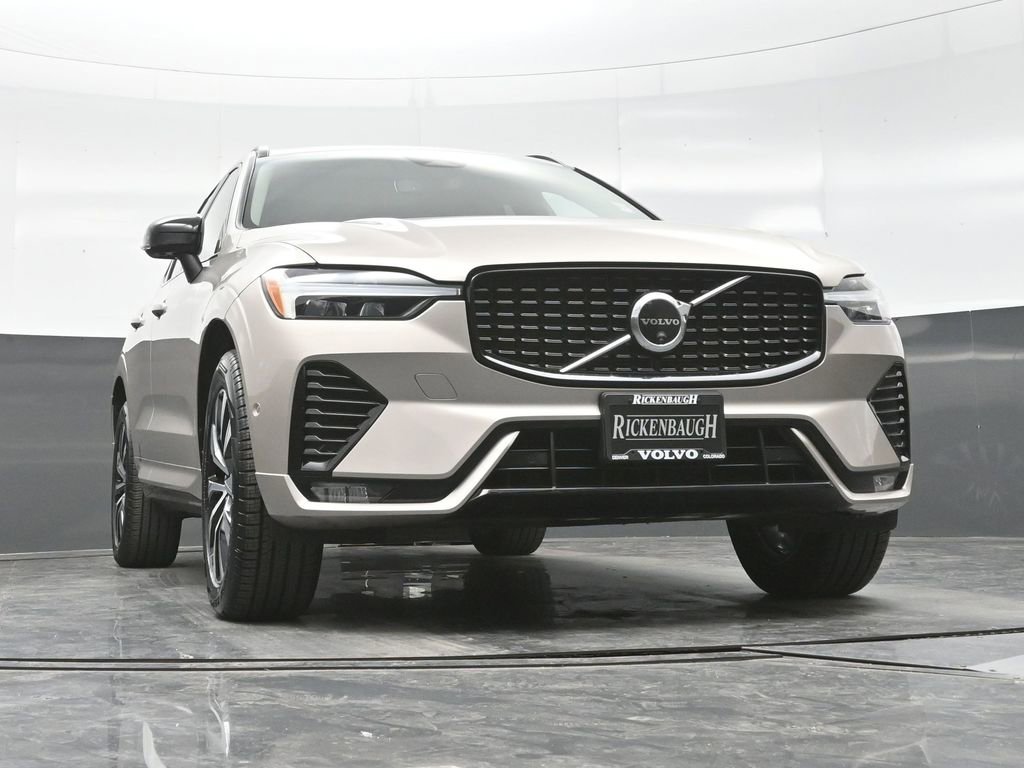 Used 2025 Volvo XC60 B5 Plus image 19