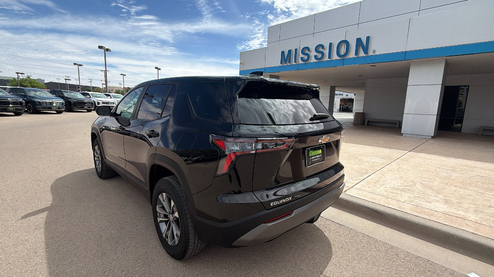 Used 2025 Chevrolet Equinox LT FWD image 3