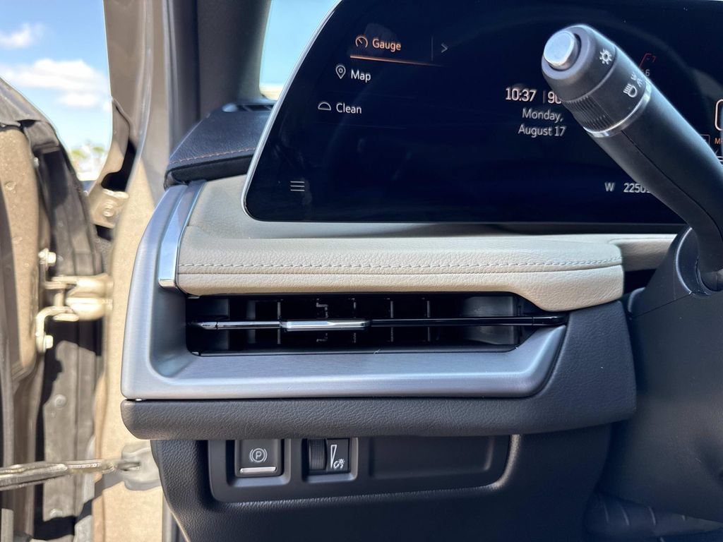 Certified 2024 Cadillac XT4 Premium Luxury w/ Active Safety Package FWD image 31