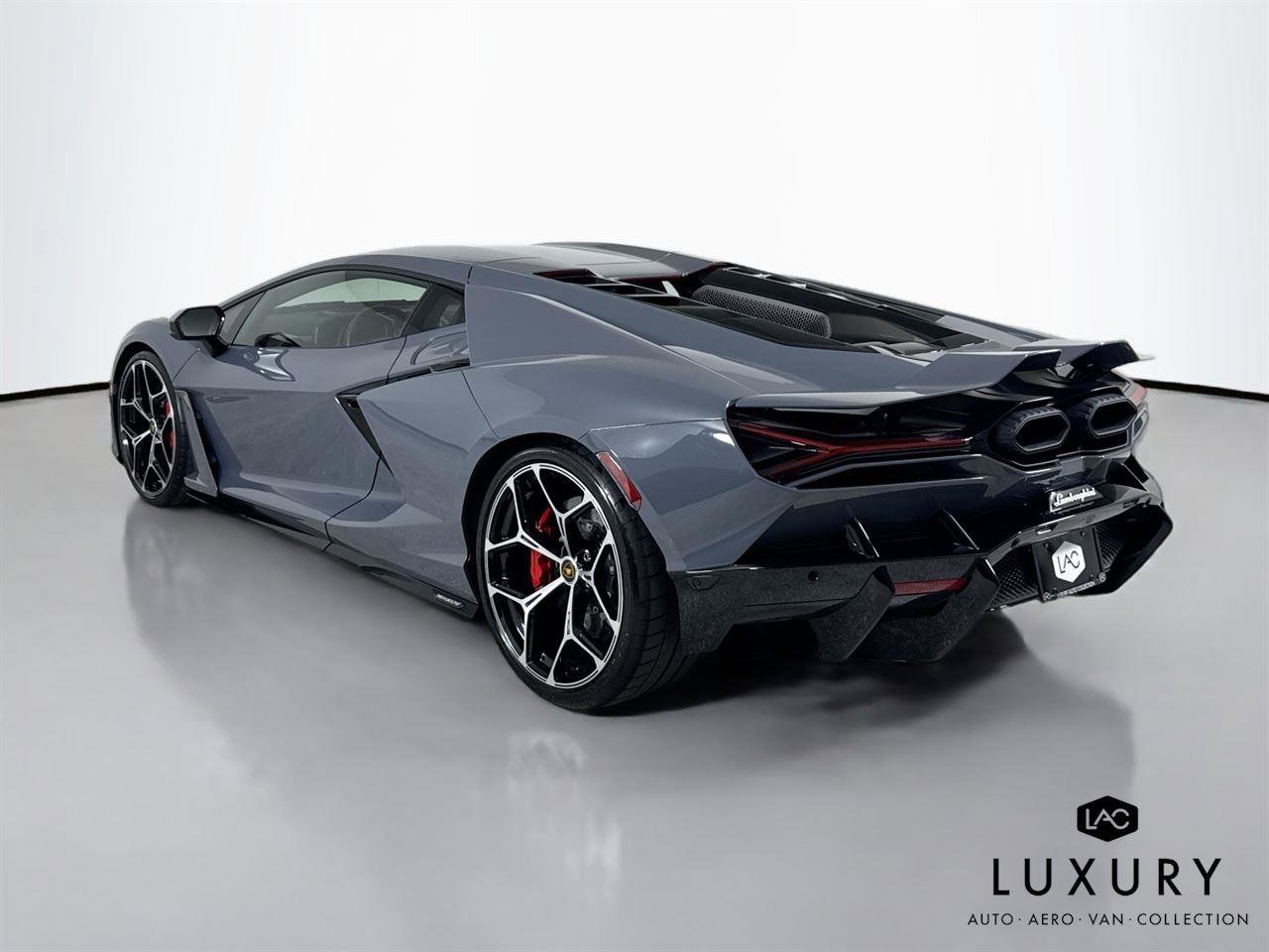 Used 2024 Lamborghini Revuelto image 8