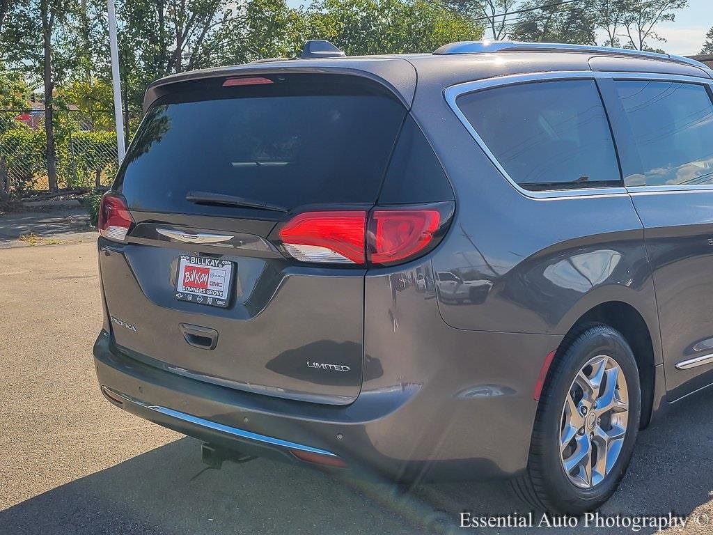 Used 2017 Chrysler Pacifica Limited image 7
