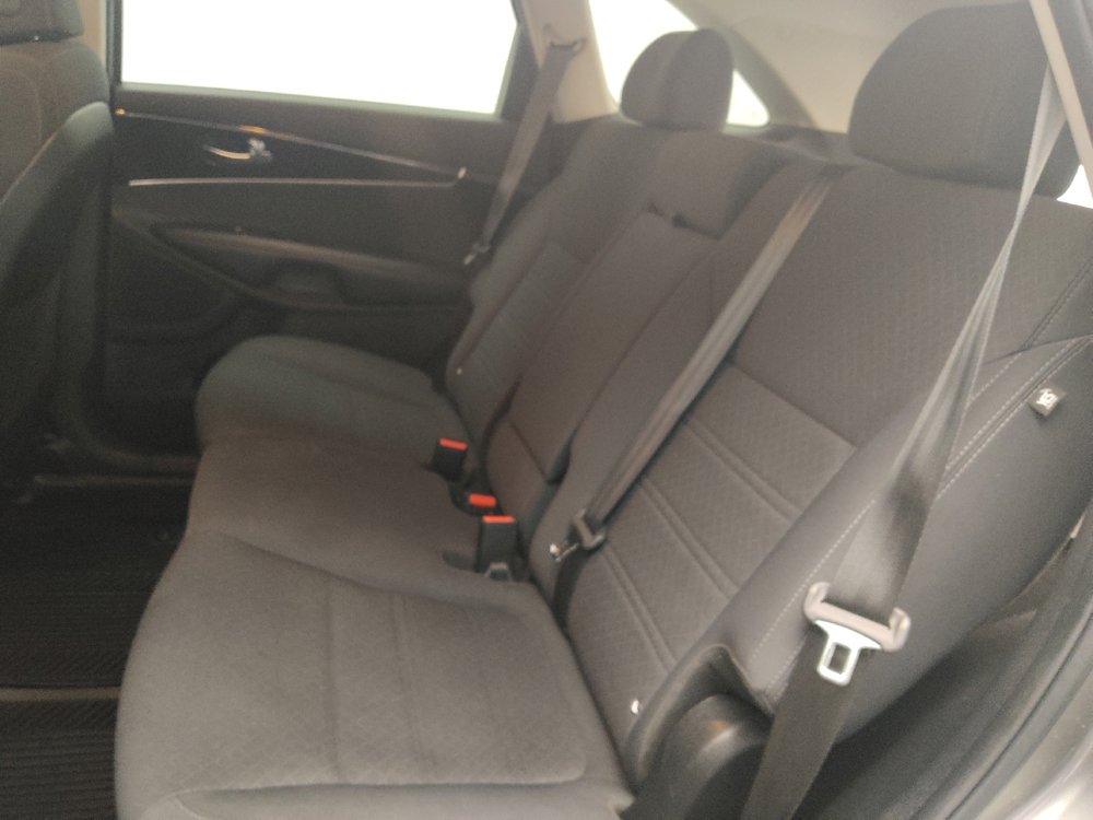 Used 2018 Kia Sorento FWD image 18