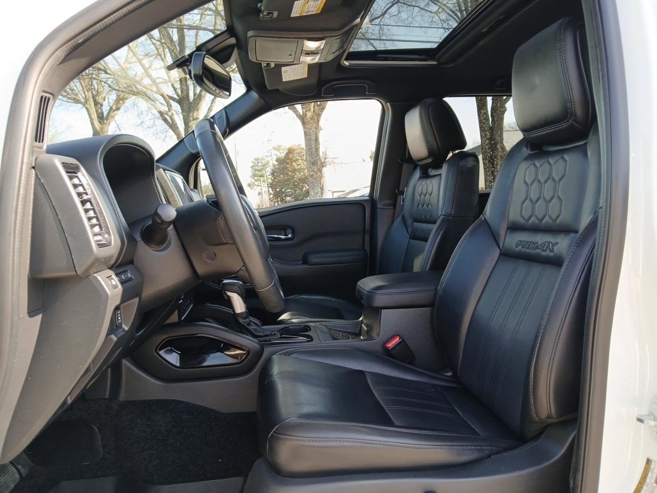 Used 2022 Nissan Frontier PRO-4X w/ Pro-4X Premium Package image 19