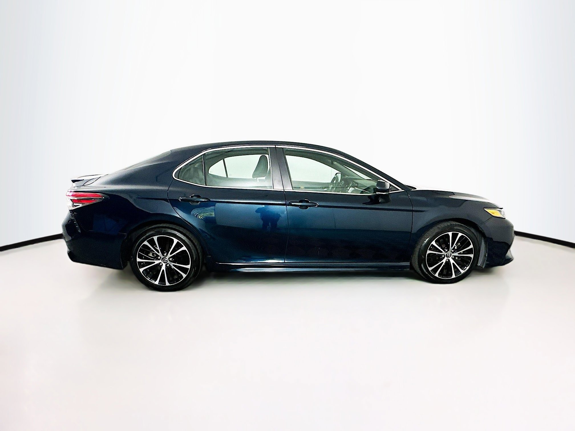 Used 2018 Toyota Camry SE w/ Convenience Package image 10