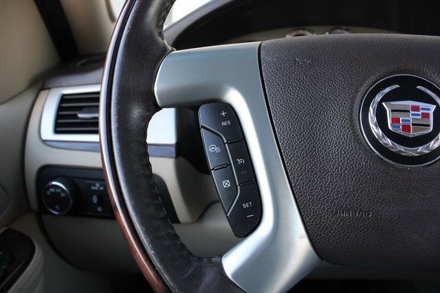 Used 2013 Cadillac Escalade Premium image 12