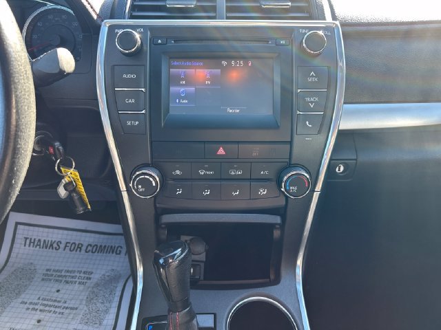 Used 2017 Toyota Camry SE w/ Moonroof Package FWD image 19