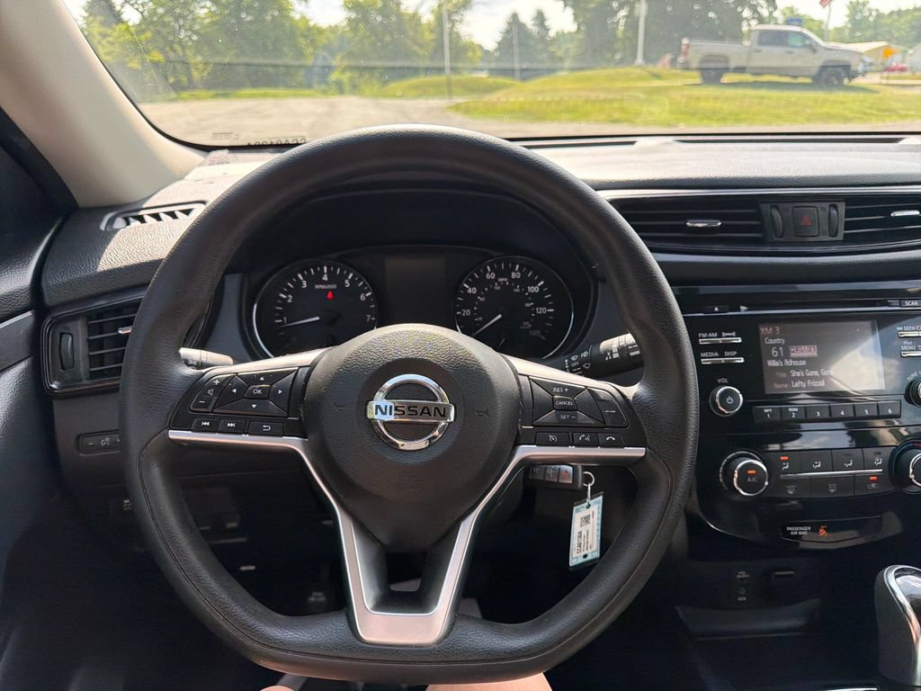 Used 2017 Nissan Rogue S AWD/4WD image 11