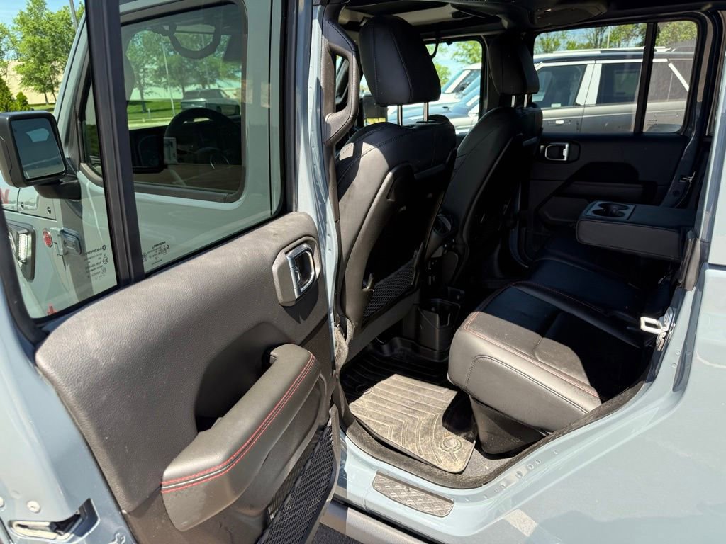 Used 2025 Jeep Gladiator Rubicon AWD/4WD image 18