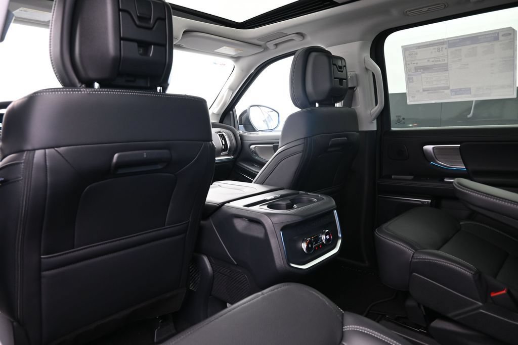 New 2027 Ford Expedition Platinum w/ Driver's Package AWD/4WD image 17