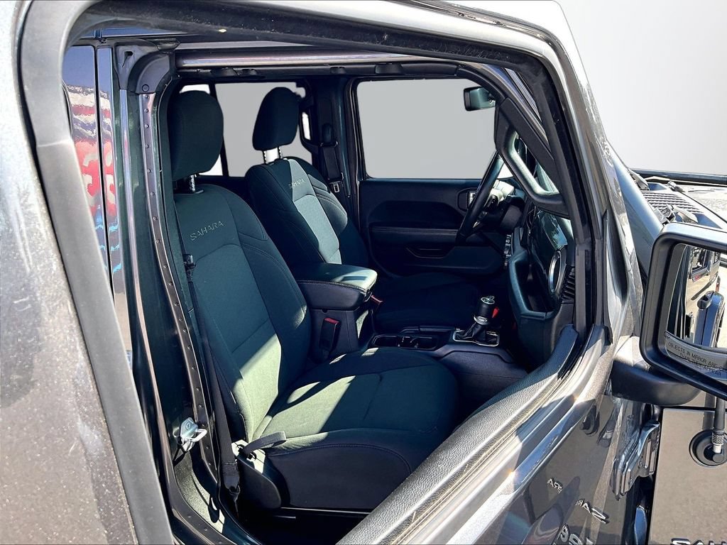 Used 2019 Jeep Wrangler Unlimited Sahara w/ Uconnect 4C Nav & Sound Group AWD/4WD image 8