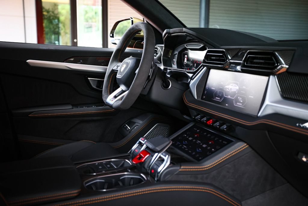 Used 2026 Lamborghini Urus SE AWD/4WD image 56