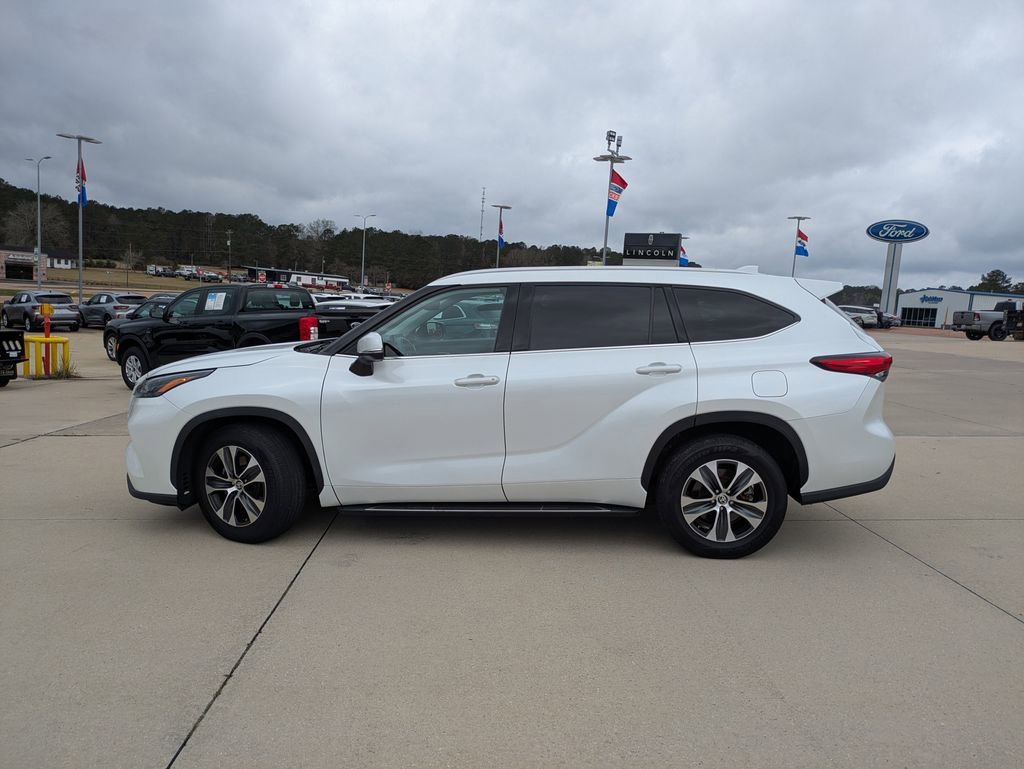 Used 2022 Toyota Highlander XLE image 5