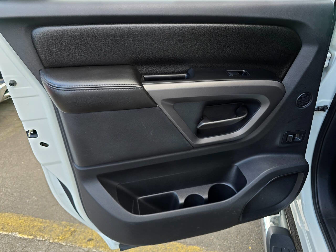 Used 2015 Nissan Titan SL w/ SL Moonroof Package AWD/4WD image 26