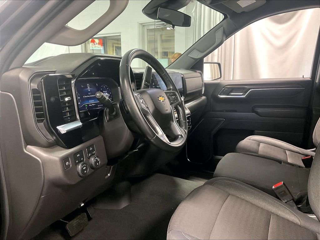 Used 2024 Chevrolet Silverado 1500 LT AWD/4WD image 8
