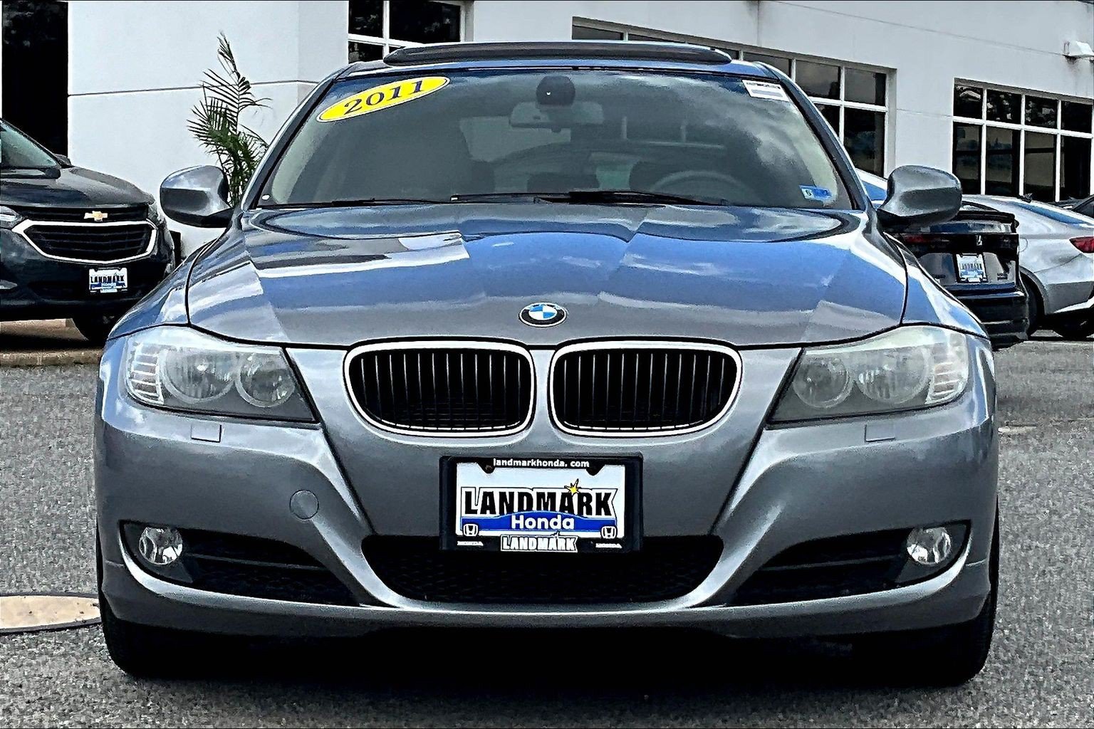 Used 2011 BMW 328i xDrive Sedan AWD/4WD image 3