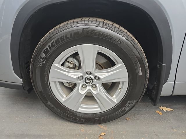 Used 2024 Toyota Highlander LE image 15