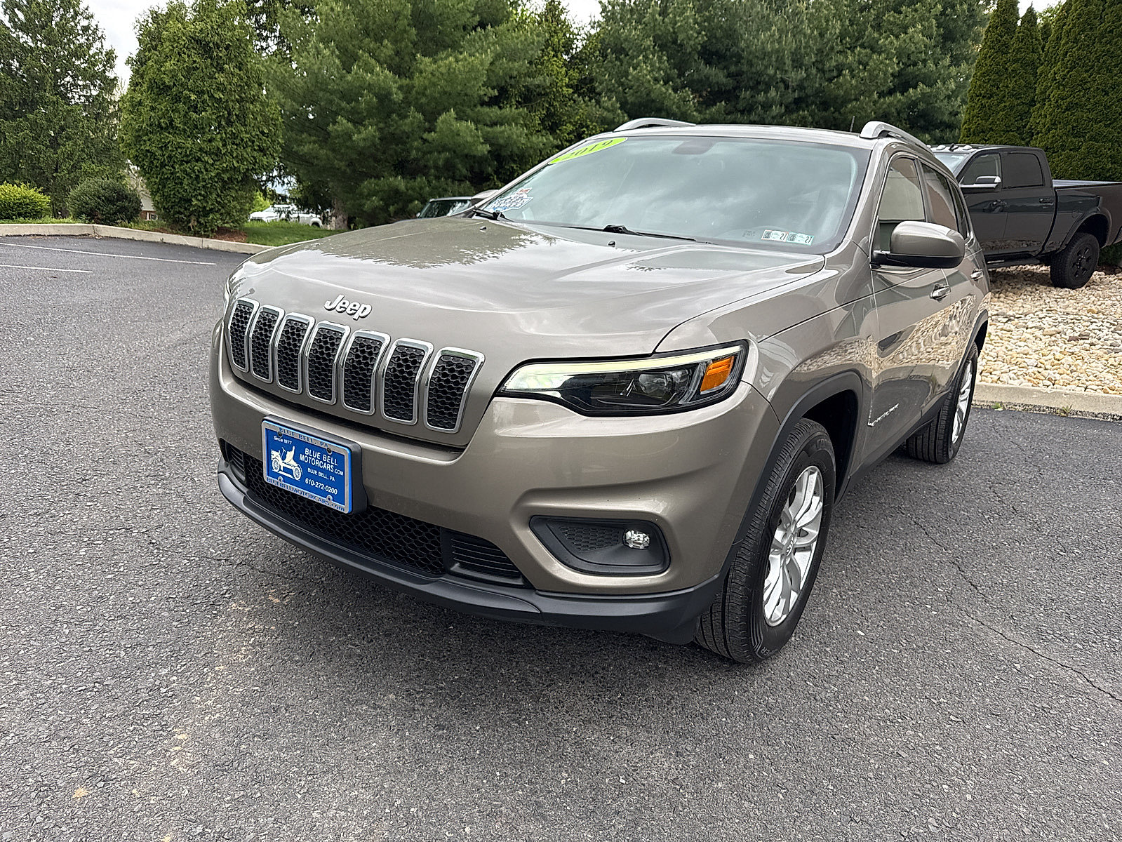 Used 2019 Jeep Cherokee Latitude w/ Cold Weather Group AWD/4WD image 16