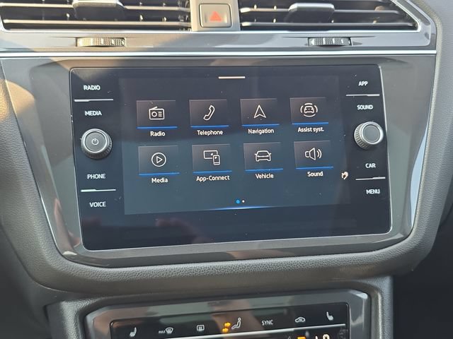 Used 2022 Volkswagen Tiguan SE w/ Panoramic Sunroof Package AWD/4WD image 24