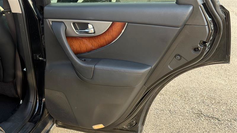 Used 2014 INFINITI QX70 2WD w/ Premium Package image 39