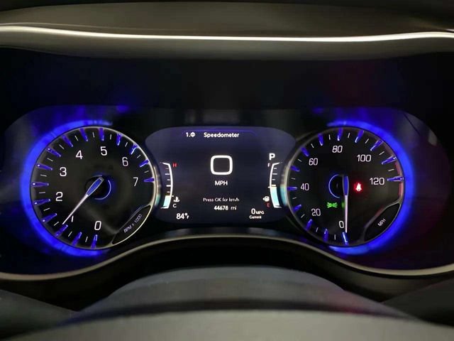 Used 2025 Chrysler Pacifica Select FWD image 11