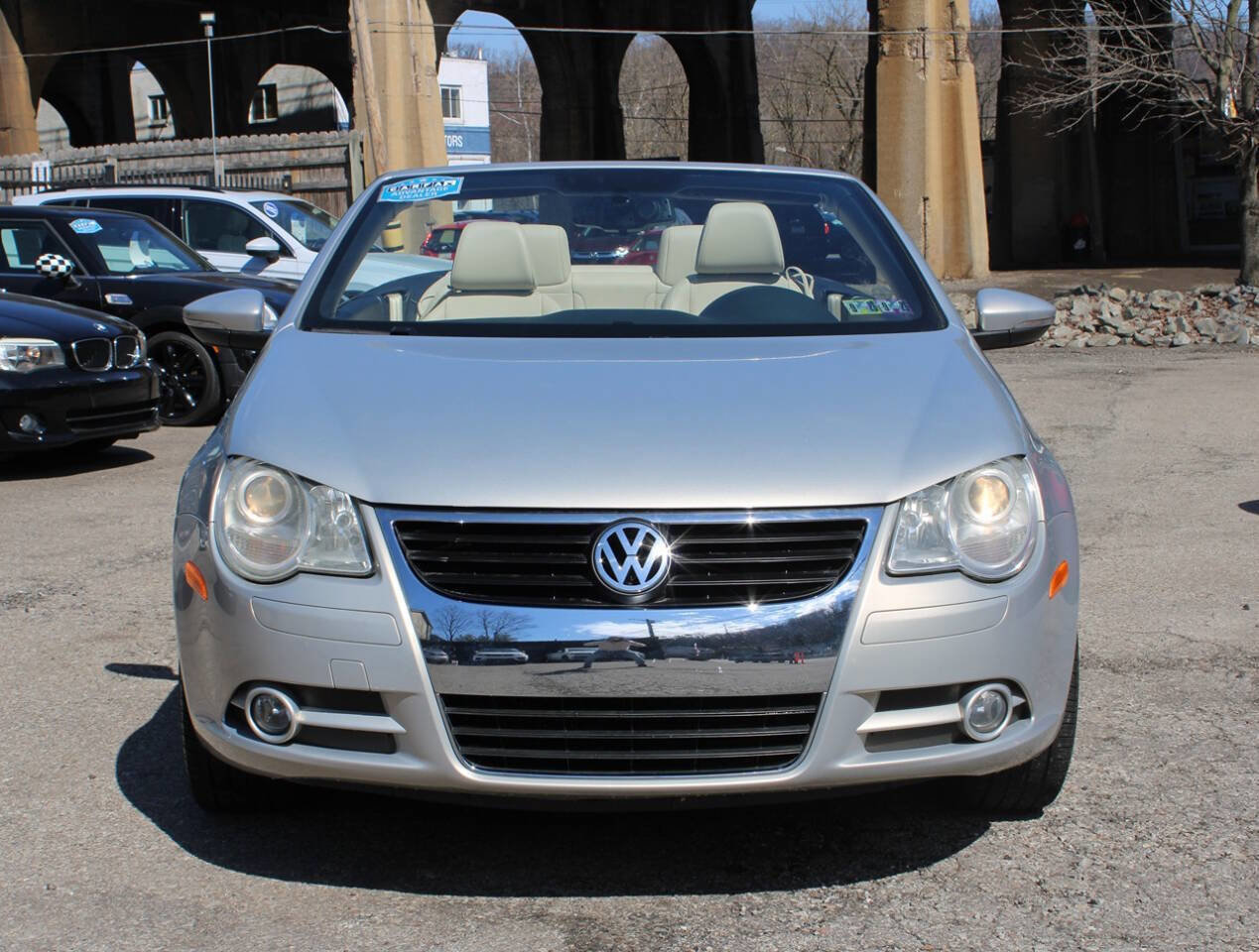 Used 2009 Volkswagen Eos Komfort FWD image 2