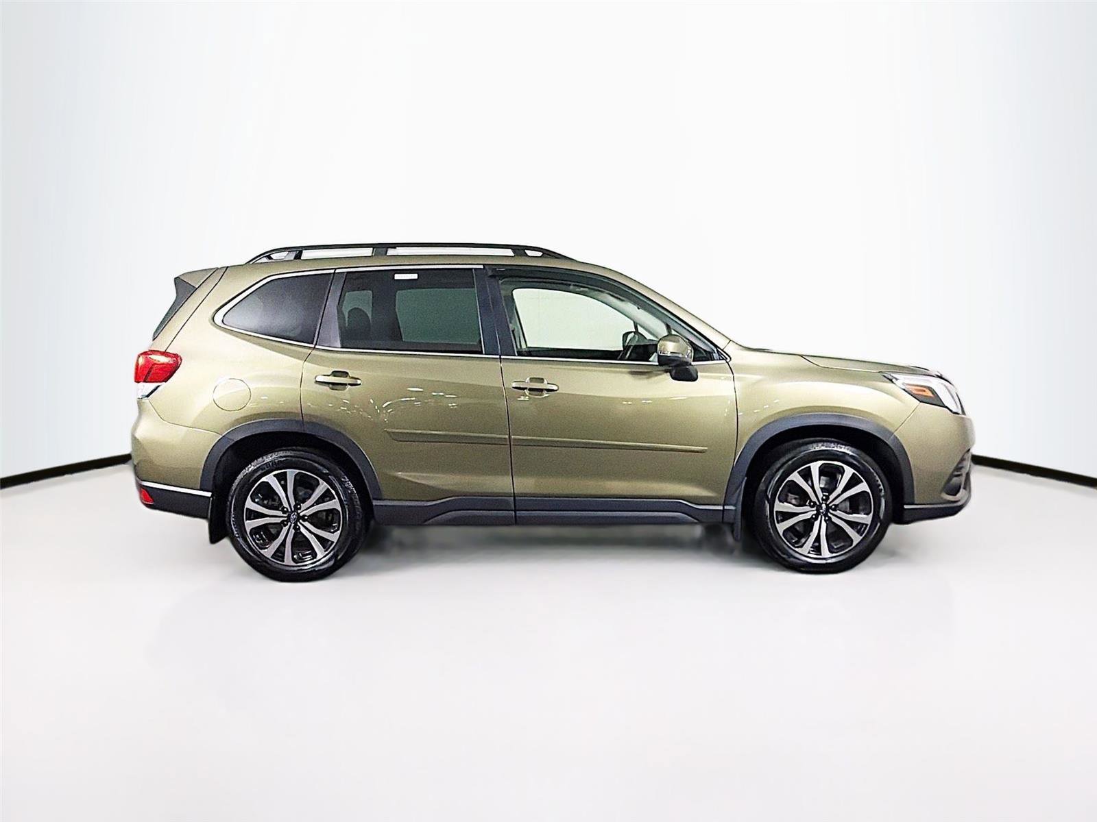 Used 2022 Subaru Forester Limited AWD/4WD image 8