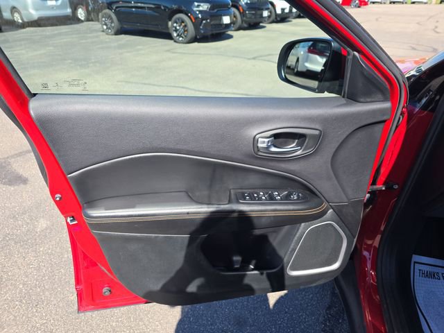 Used 2018 Jeep Compass Limited w/ Navigation Group AWD/4WD image 30