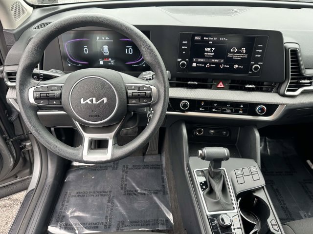Used 2025 Kia Sportage LX AWD/4WD image 18