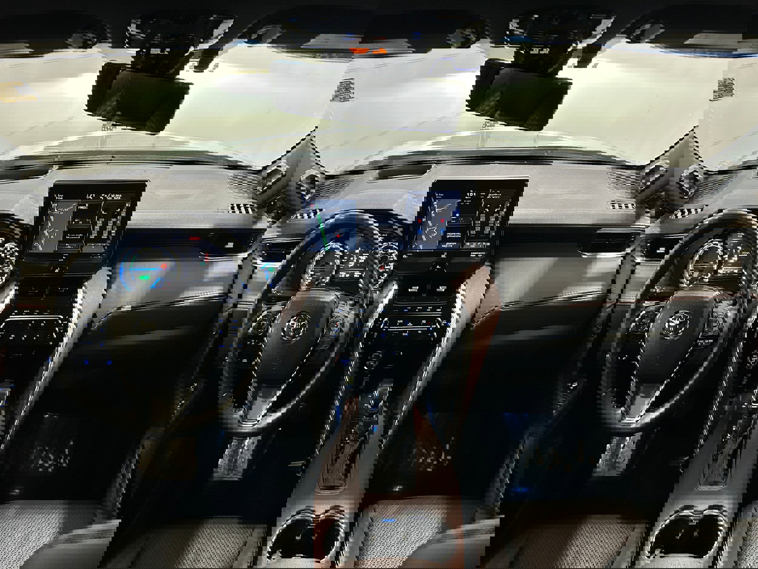 Used 2021 Toyota Venza Limited image 9