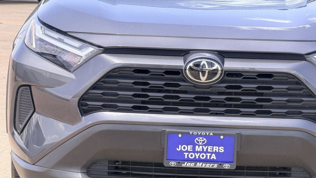 Used 2025 Toyota RAV4 XLE FWD image 4