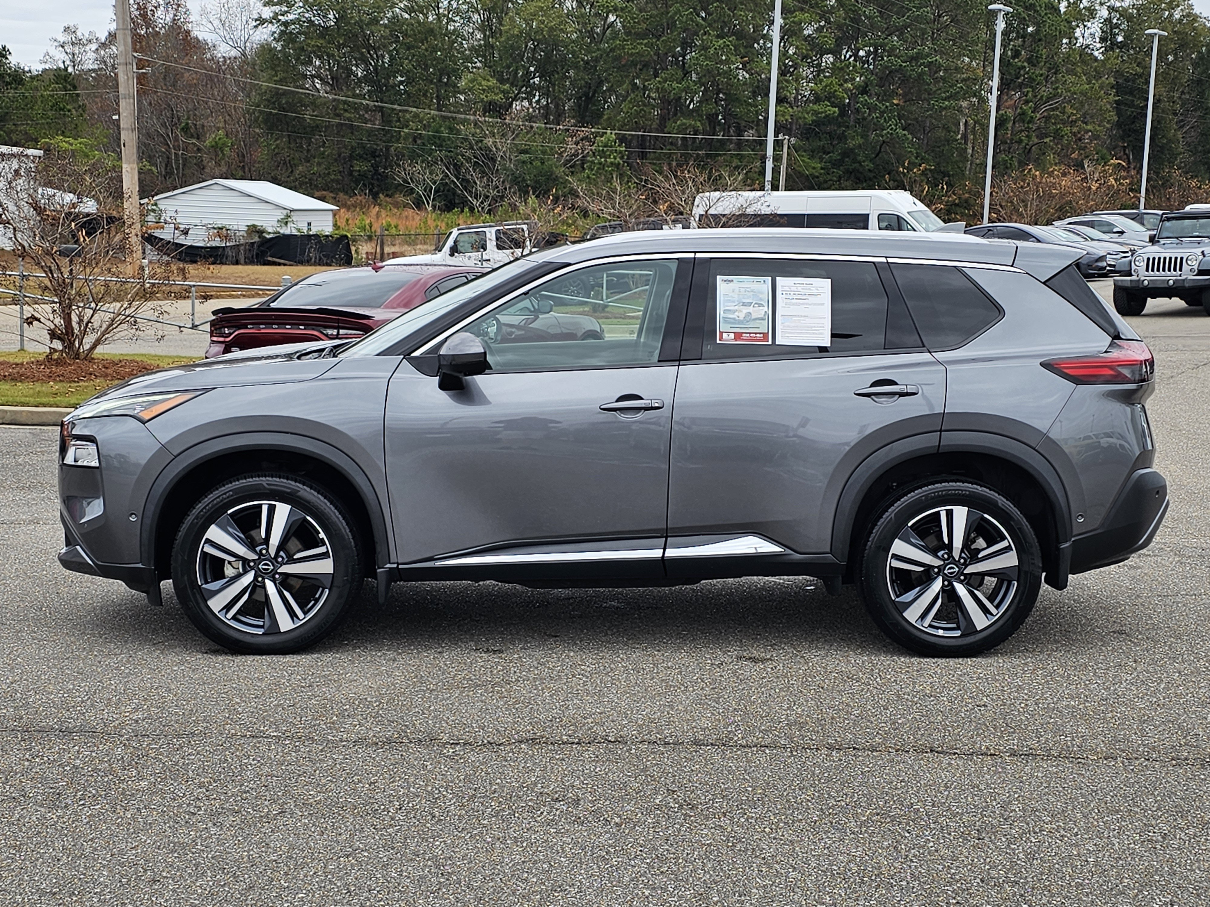 Used 2023 Nissan Rogue SL w/ SL Premium Package image 13