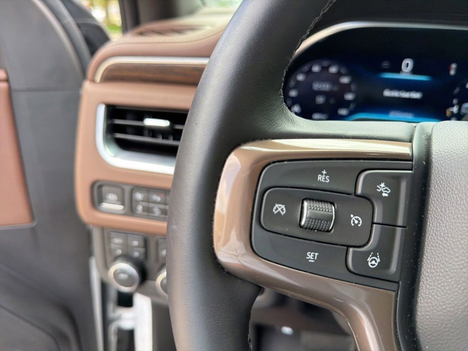 Used 2024 Chevrolet Suburban High Country w/ Advanced Technology Package AWD/4WD image 29