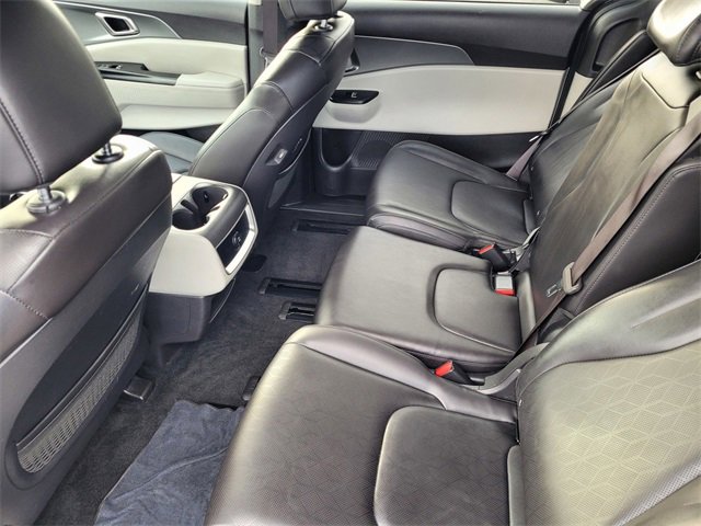 Used 2024 Kia Carnival LX image 9