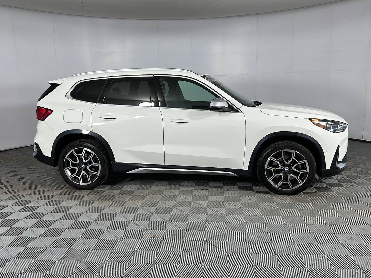 Used 2024 BMW X1 xDrive28i w/ Convenience Package AWD/4WD image 7