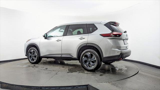 Used 2024 Nissan Rogue SV image 6