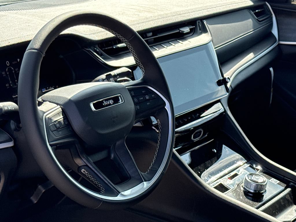 New 2026 Jeep Grand Cherokee L 2WD image 17