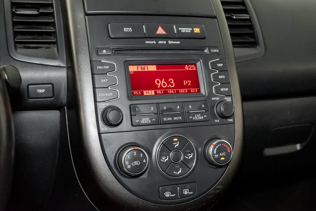 Used 2013 Kia Soul + FWD image 14