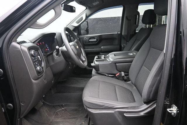 Used 2019 Chevrolet Silverado 1500 Custom w/ Custom Max Trailering Package AWD/4WD image 12