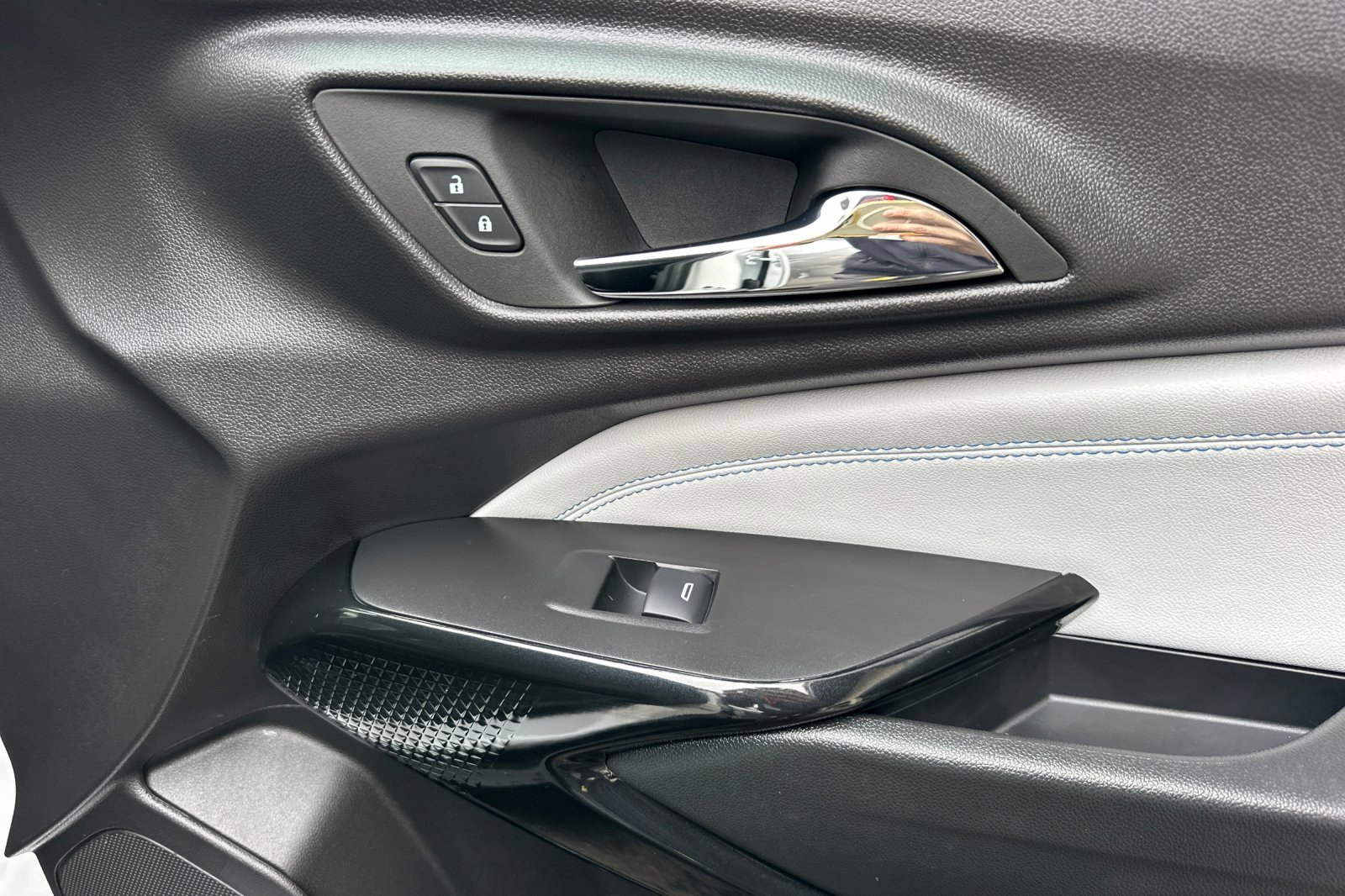 Used 2025 Chevrolet Trax LT w/ Driver Confidence Package image 22